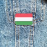 Drapeau de la Hongrie en broche élégante et distinctive