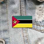 Bijou broche avec motif du drapeau mozambicain