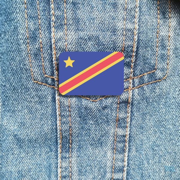 Broche en forme de drapeau congolais
