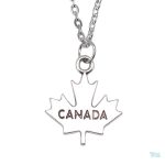 Collier argent avec motif du drapeau du Canada
