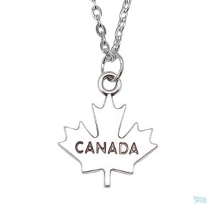 Collier argent avec motif du drapeau du Canada