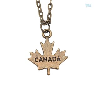 Collier vintage Canada avec drapeau stylisé