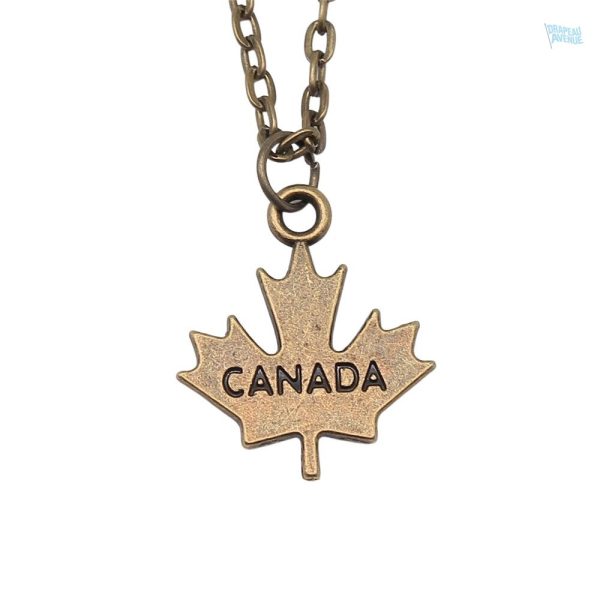 Collier vintage Canada avec drapeau stylisé