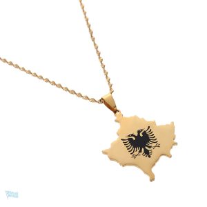 Bijou en or avec motif de la carte albanaise