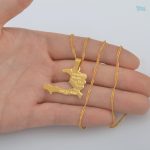 Accessoire unique inspiré de la carte d'Haïti