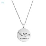 Collier argent représentant la carte de l'Indonésie