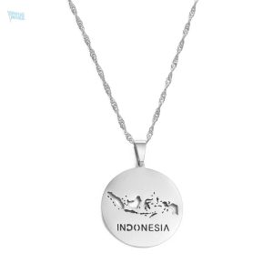 Collier argent représentant la carte de l'Indonésie