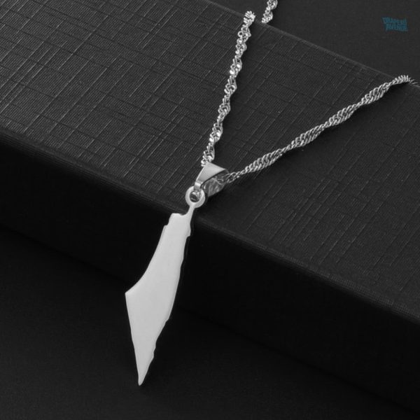 Bijou en argent avec motif de la carte d'Israël