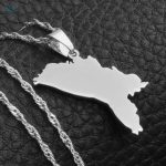 Drapeau Moldavie argenté en collier élégant