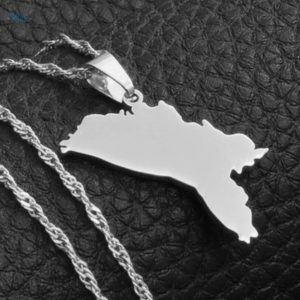Drapeau Moldavie argenté en collier élégant