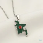Bijou représentant le drapeau du Bangladesh en couleur argent