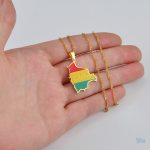 Collier en or avec motif du drapeau bolivien distinctif
