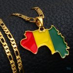 Collier aux couleurs du drapeau guinéen