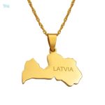 Collier en forme de carte de la Lettonie