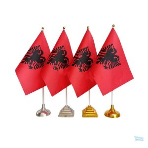 Drapeau de table Albanie, symbole national rouge et noir