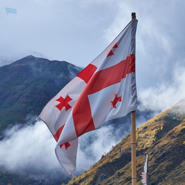 Drapeau Géorgie, parfait pour événements et décorations extérieures