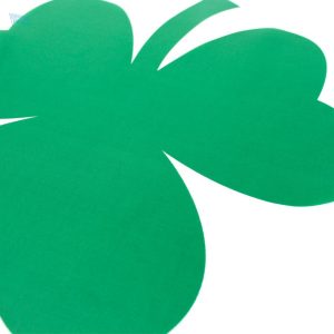 Trèfle sur drapeau irlandais, symbole d'identité nationale
