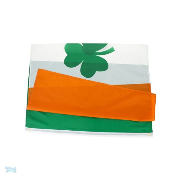Drapeau irlandais classique avec motif de trèfle