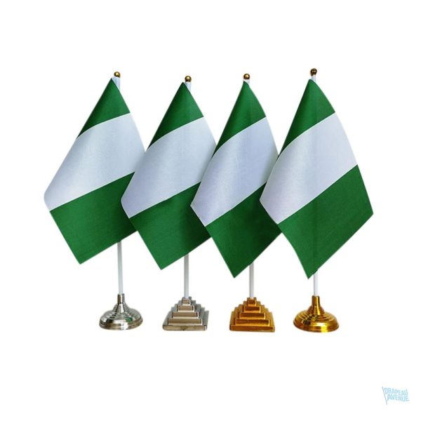 Drapeau Nigeria de table, symbole national en miniature