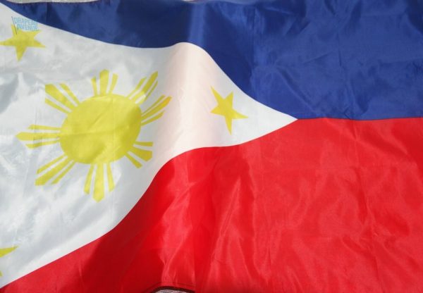 Drapeau Philippine, orné des emblèmes nationaux