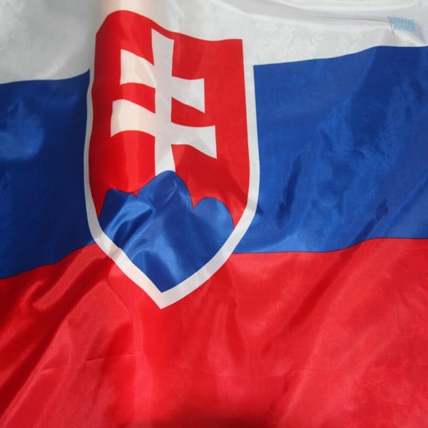 Drapeau Slovaquie, accessoire parfait pour supporters et festivités