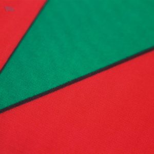 Grand drapeau rouge du Maroc avec emblème