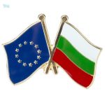 Pin's drapeaux croisés Bulgarie et Union Européenne