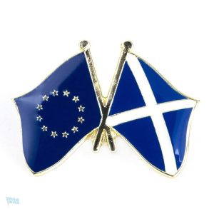 Pin's drapeaux croisés Ecosse et Union Européenne