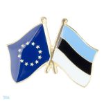 Pin's drapeaux croisés Estonie et Union Européenne