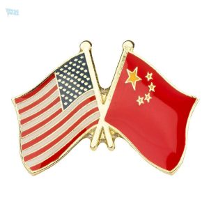Pin's drapeaux croisés États-Unis et Chine