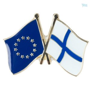 Pin's drapeaux croisés Finlande et Union Européenne