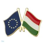 Pin's drapeaux croisés Hongrie et Union Européenne