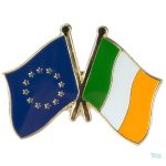 Pin's drapeaux croisés Irlande et Union Européenne