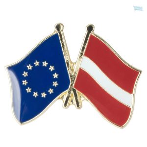 Pin's drapeau Lettonie et Union Européenne croisés