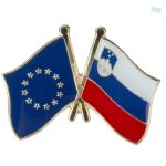 Pin's drapeaux croisés Slovénie et Union Européenne
