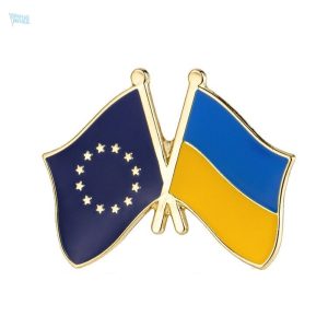 Pin's drapeaux croisés Ukraine et Union Européenne